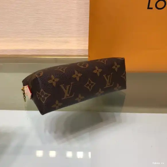 COSMETIC VUITTON LOUIS POUCH 0606
